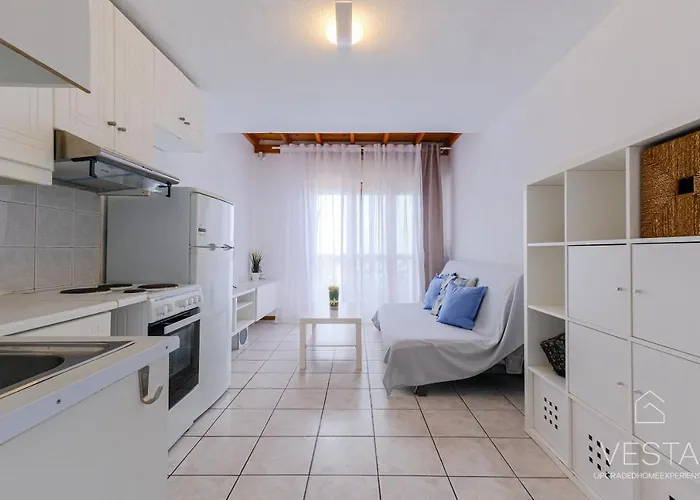 Sea Breeze Apartments, Beachfront Location * Skála Foúrkas