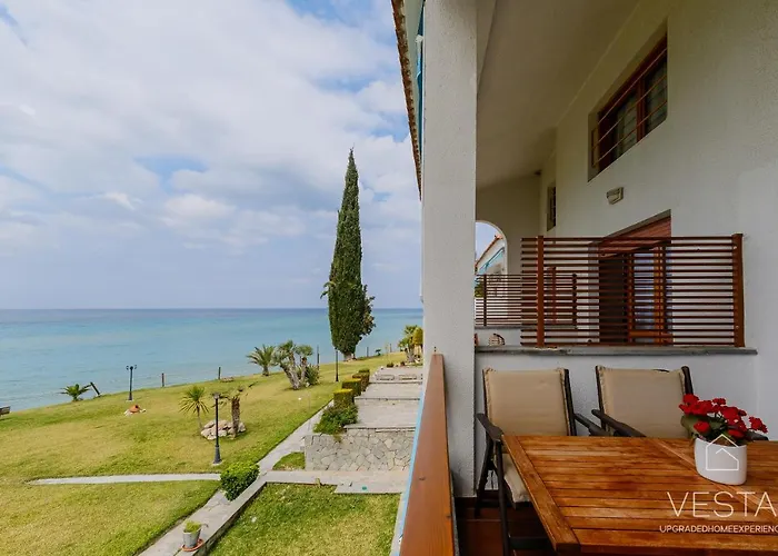 Lejlighed Sea Breeze Apartments, Beachfront Location