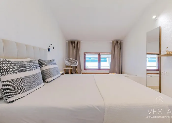 Sea Breeze Apartments, Beachfront Location