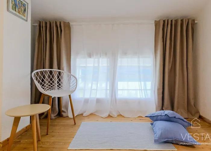 Sea Breeze Apartments, Beachfront Location