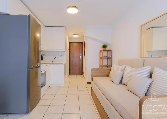 Sea Breeze Apartments, Beachfront Location *