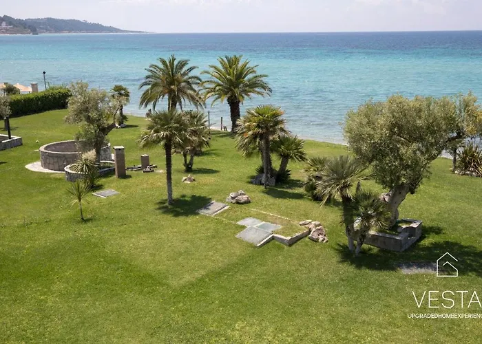 Sea Breeze Apartments, Beachfront Location